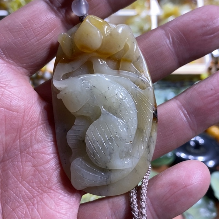 蛇纹石玉颈饰未镶嵌