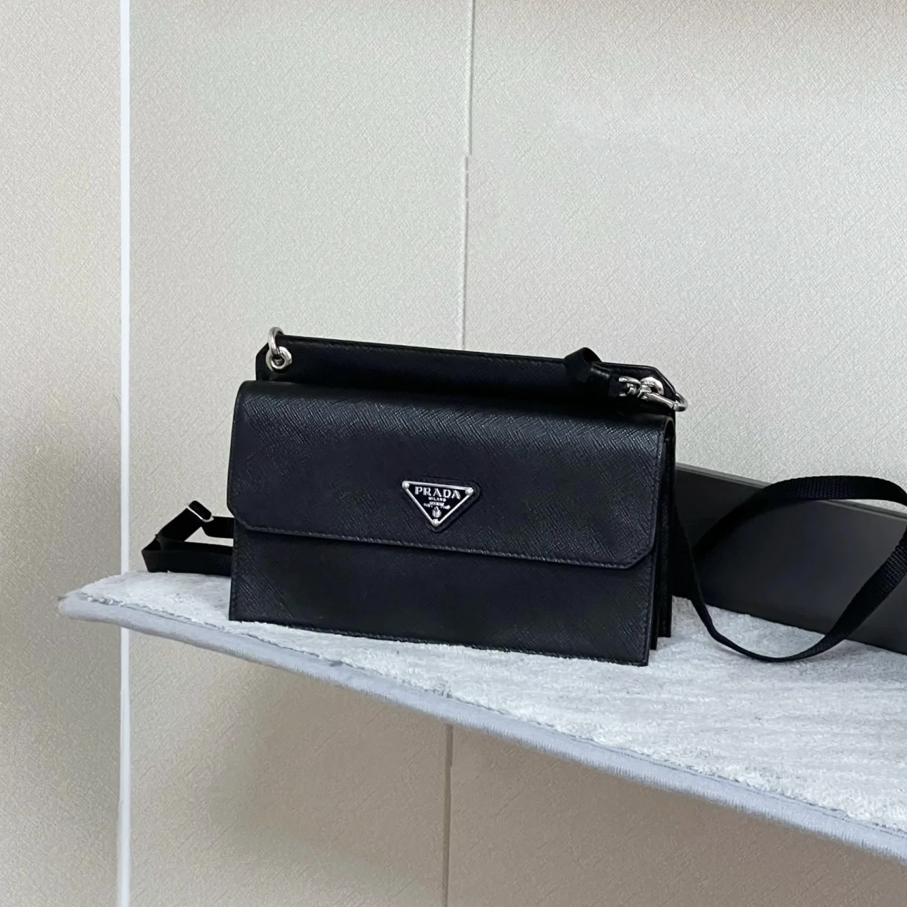 95新 Prada/普拉达 横版正标手机斜挎包