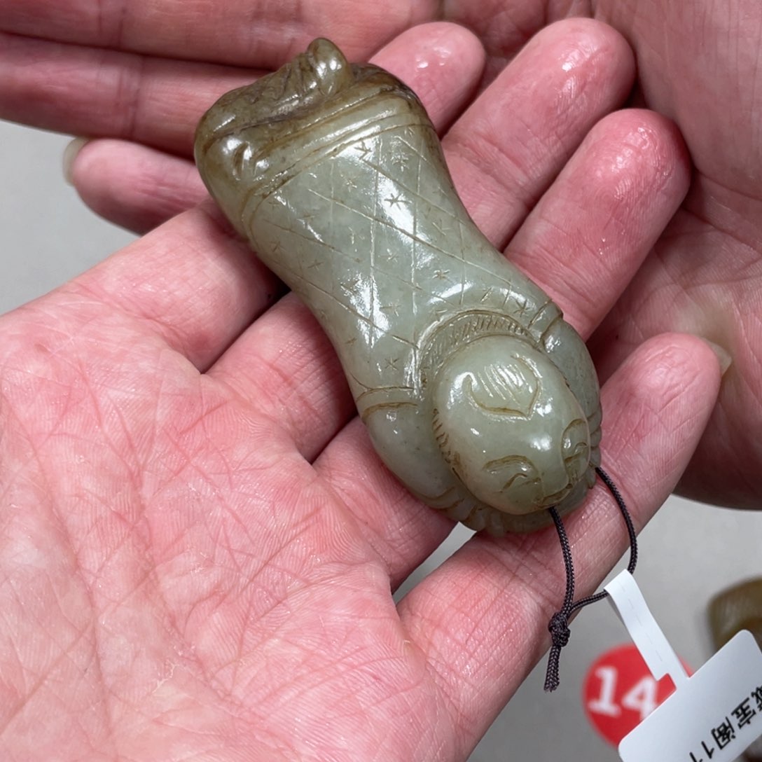 和田玉（糖玉）颈饰未镶嵌读*