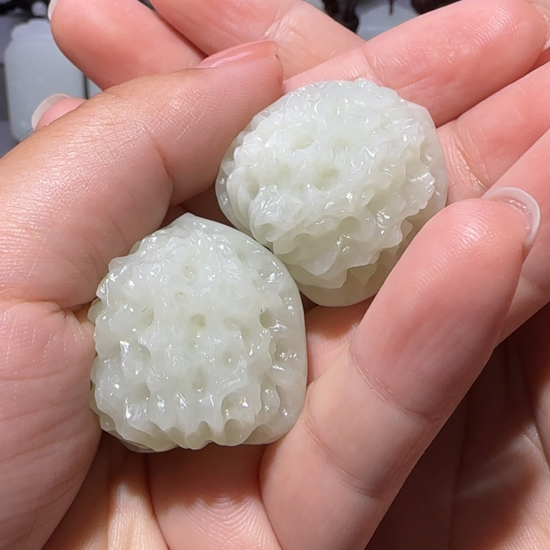 和田玉未镶嵌车挂阿*