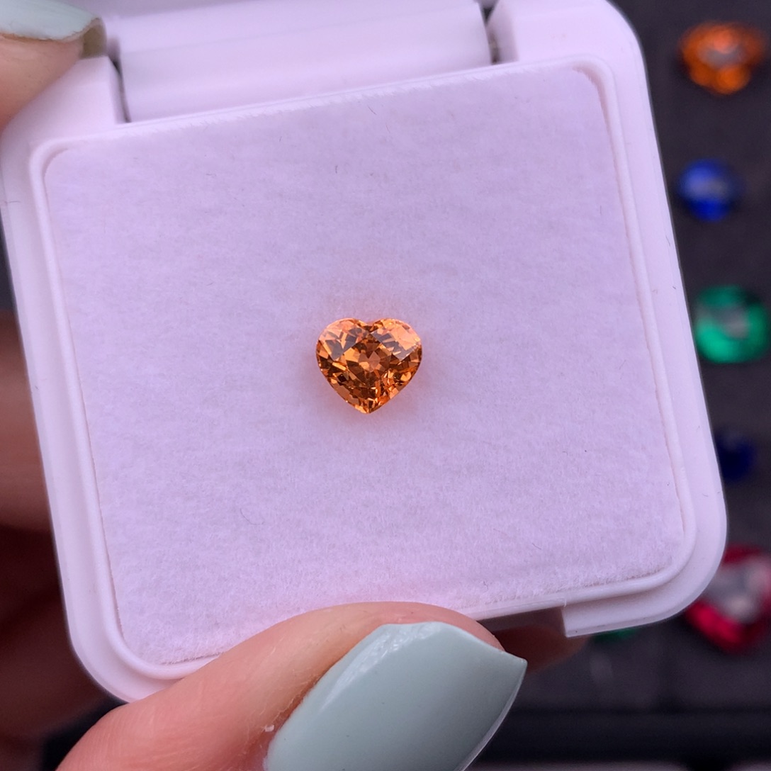 石榴石（芬达石）珠宝半成品未镶嵌1.3ct精品芬达全净无暇