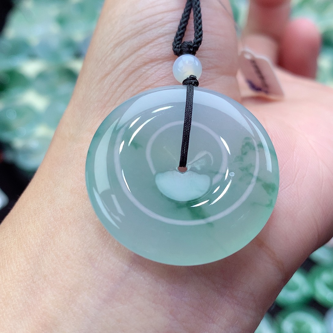 翡翠颈饰未镶嵌编号16。尺寸30.2-5.9