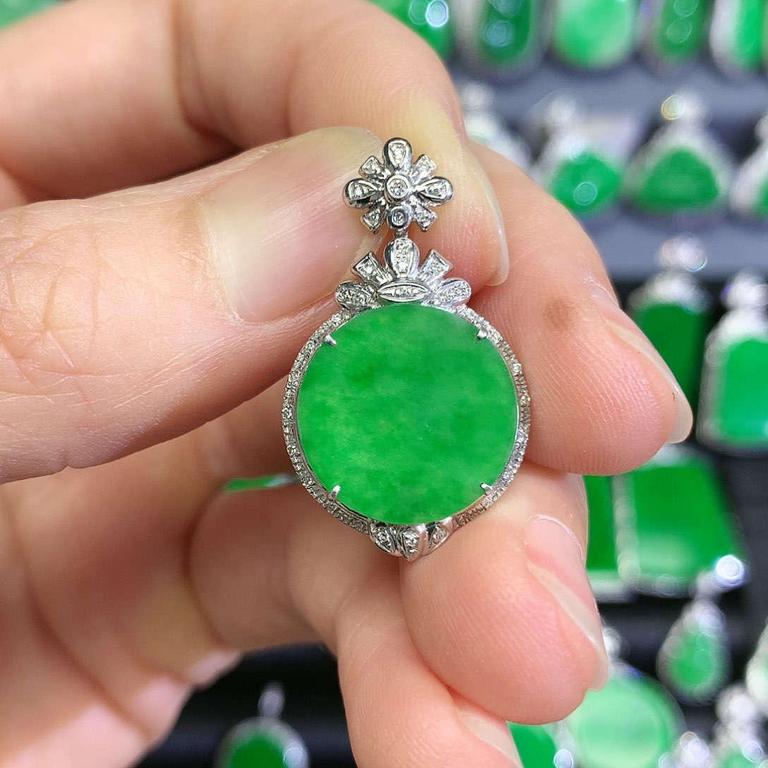 翡翠未镶嵌颈饰M**a吊坠