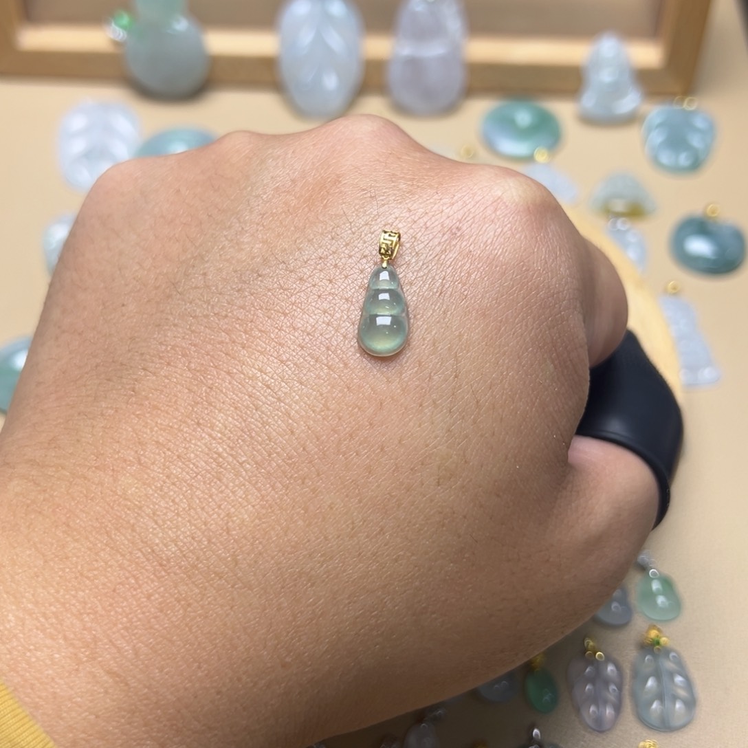 翡翠颈饰18K金镶嵌豆子