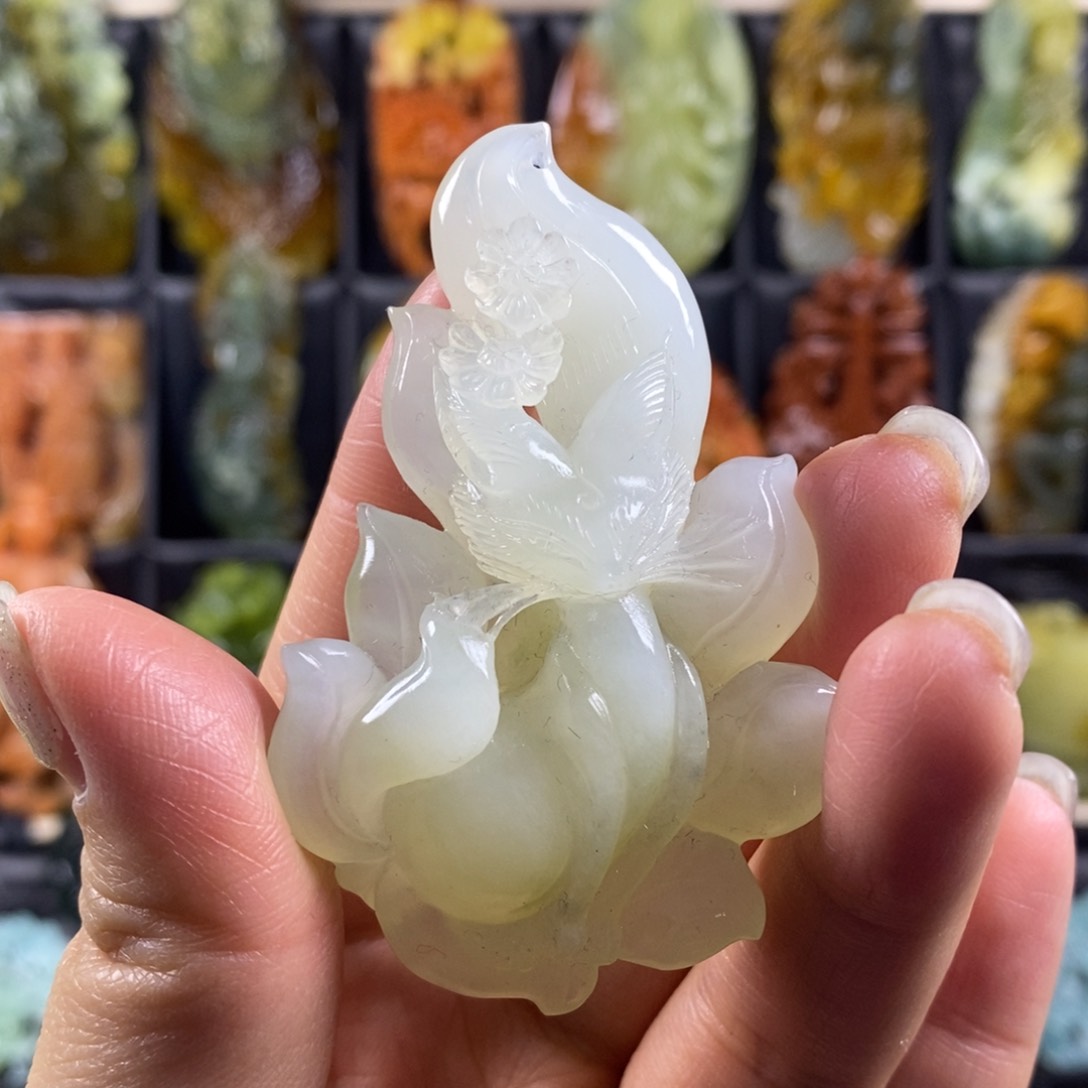 蛇纹石玉颈饰合金