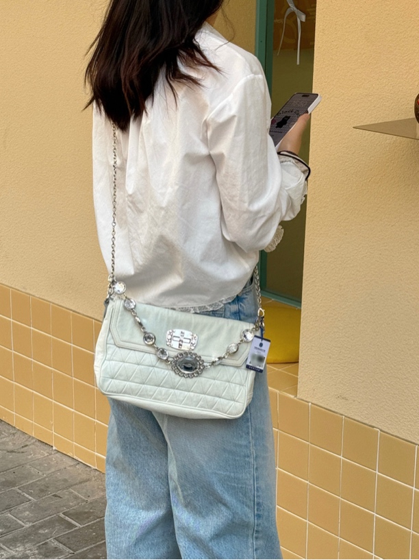 95新 MIU MIU/缪缪 淡蓝色宝石扣手提腋下包