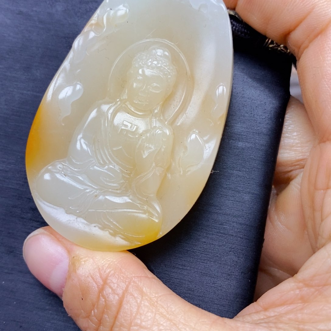 石英质玉（黄龙玉）颈饰未镶嵌