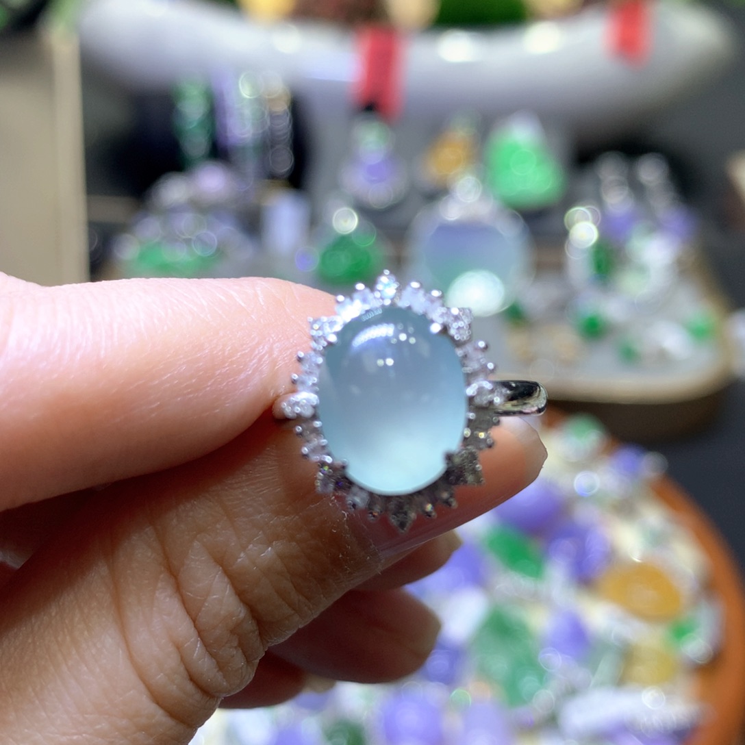 【闪购商品】翡翠颈饰18K金镶嵌翡翠吊坠项链