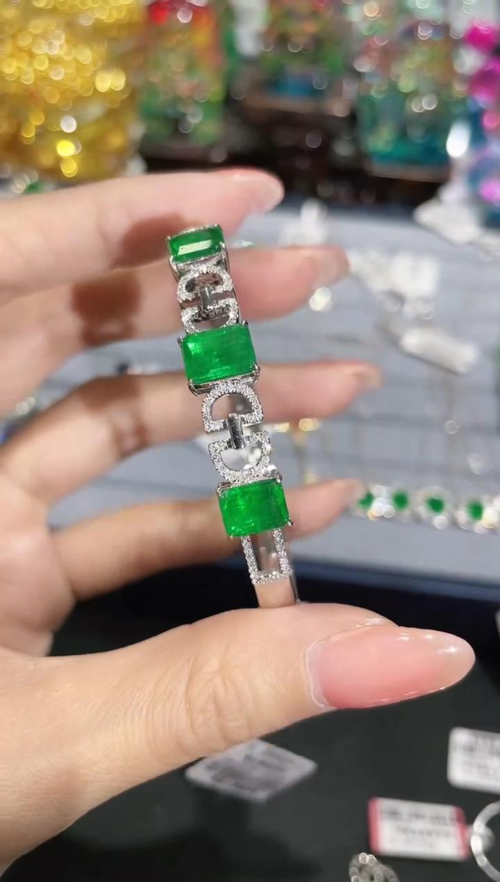 18K金镶嵌天然祖母绿手镯