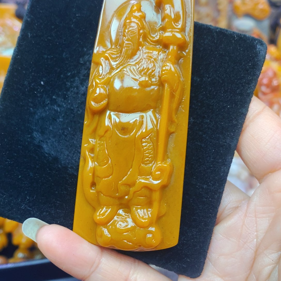 未镶嵌石英质玉（黄龙玉）颈饰