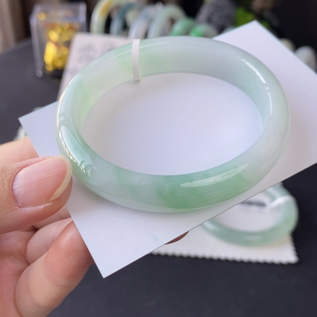 翡翠未镶嵌手镯甜绿贵妃53.7有纹