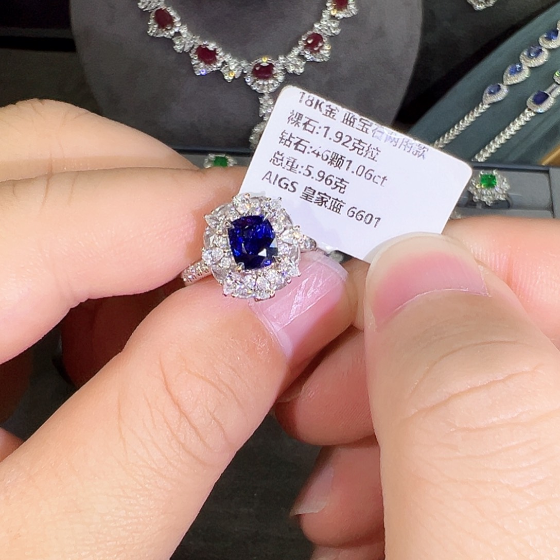 蓝宝石戒指18K金镶嵌
