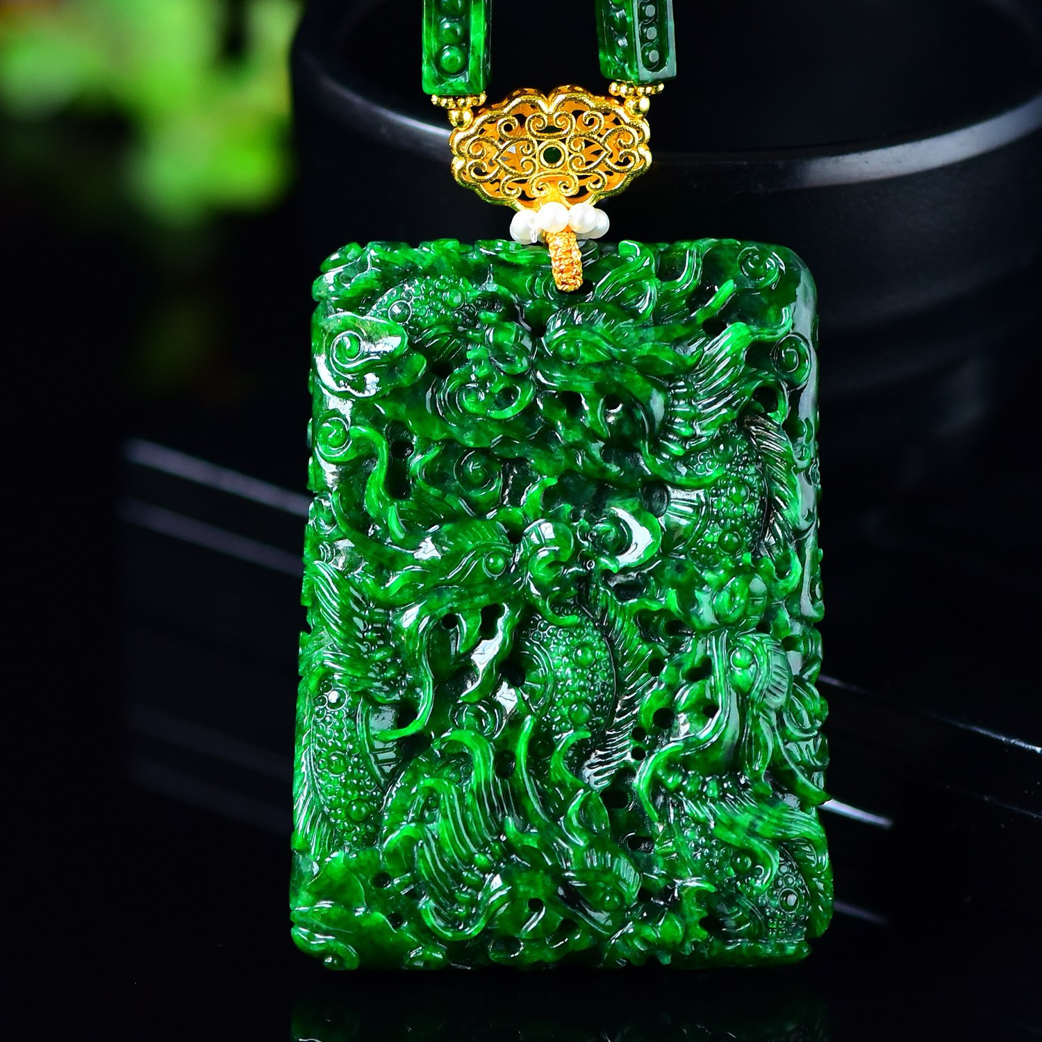 天然A货翡翠花满辣色九龙牌吊坠