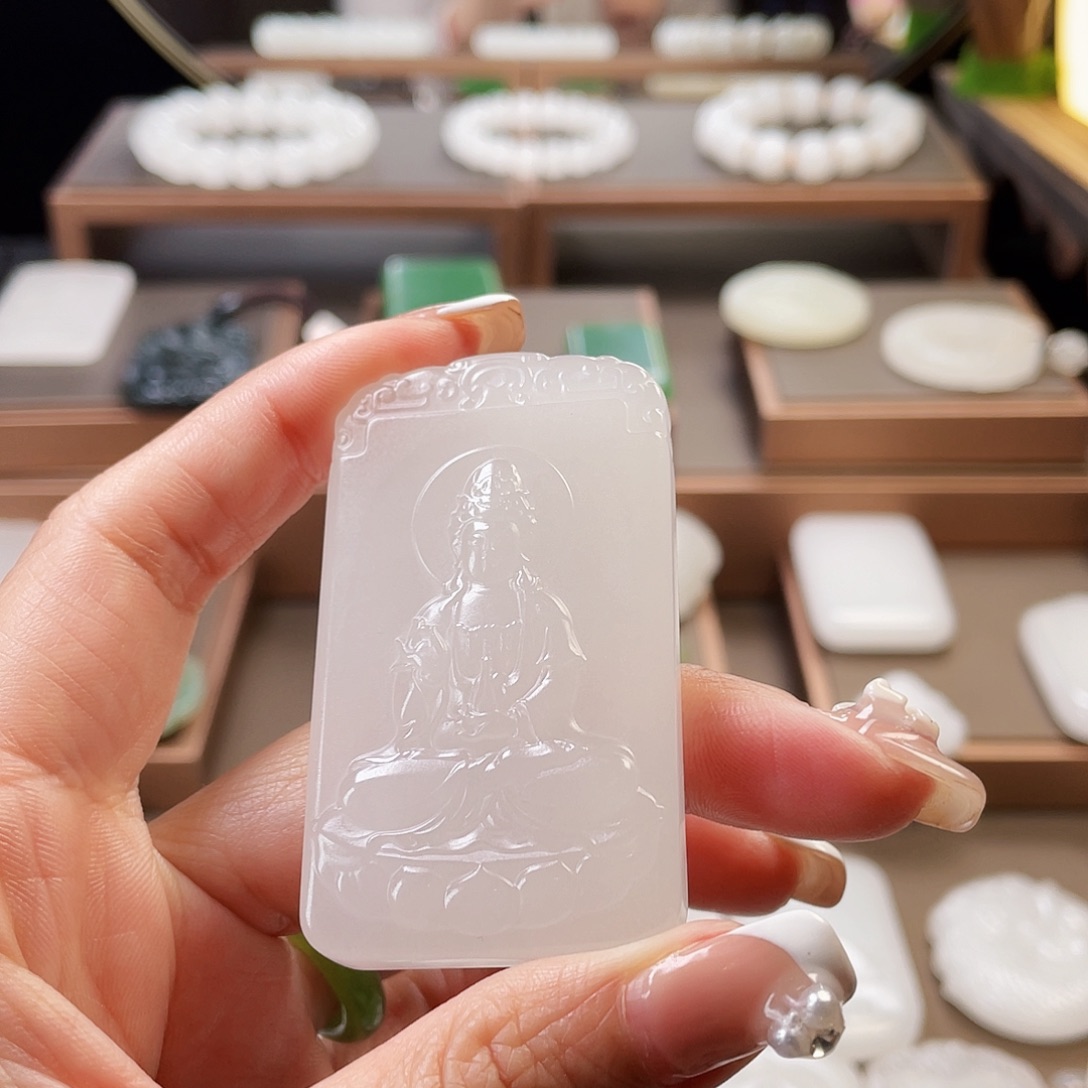 石英质玉（金丝玉）未镶嵌颈饰流*新疆金丝玉双面雕工