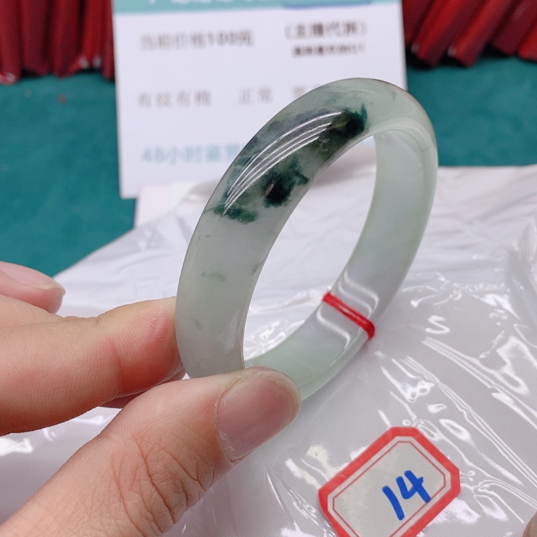 翡翠手镯未镶嵌他*她999999999