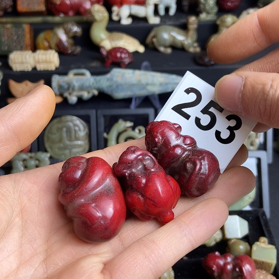 和田玉饰品未镶嵌爱****翁