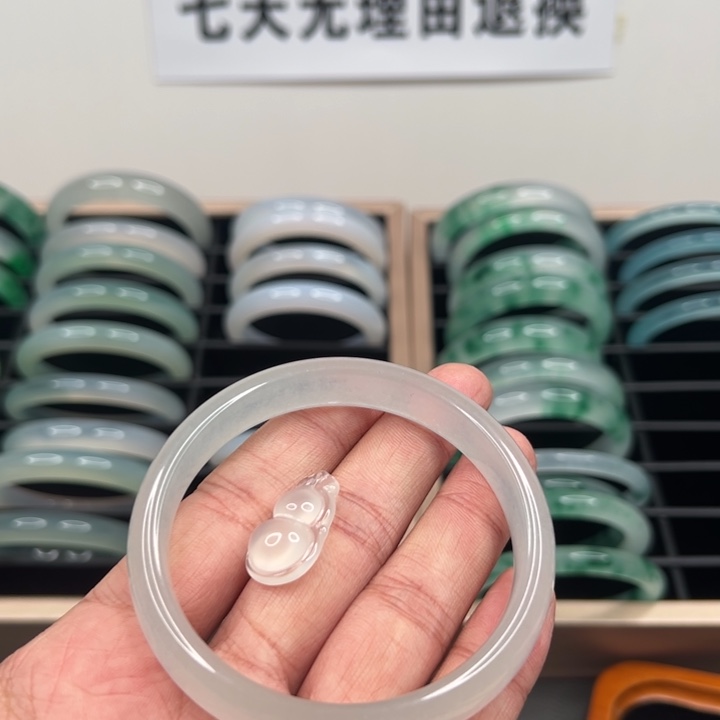 石英质玉未镶嵌手镯