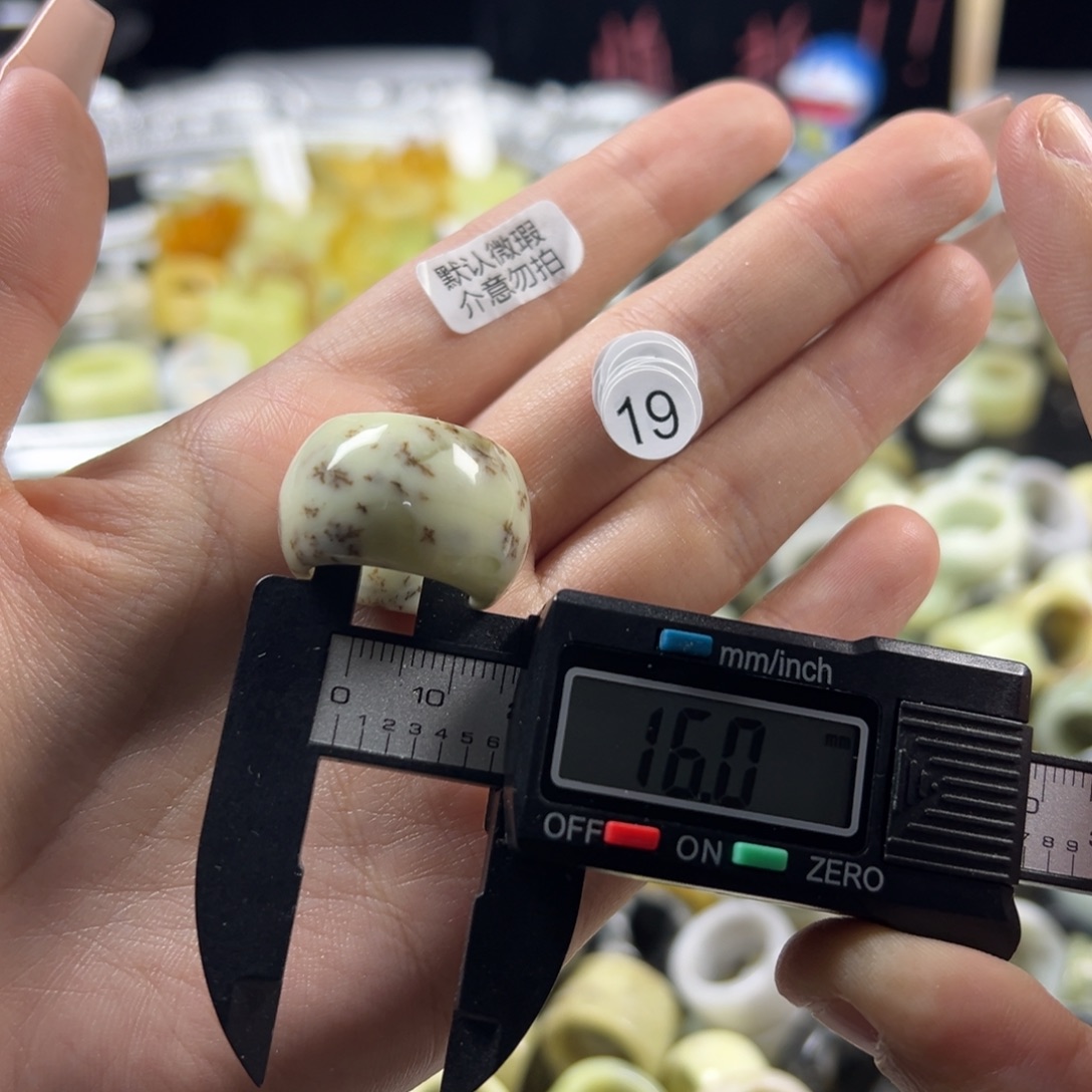 蛇纹石玉未镶嵌戒指