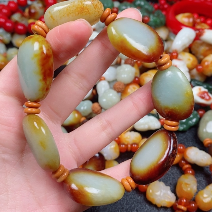 和田玉颈饰未镶嵌