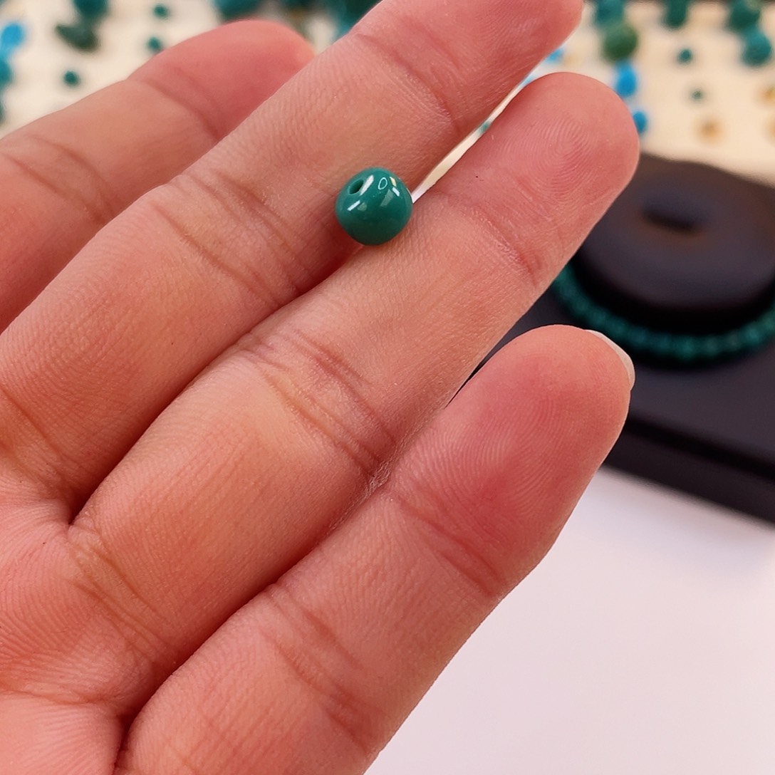 绿松石颈饰未镶嵌