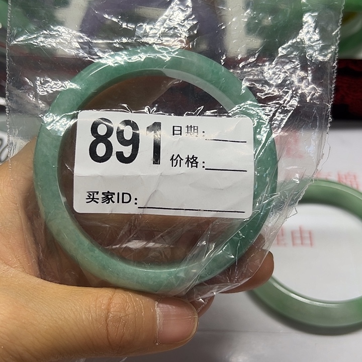 翡翠手镯未镶嵌女