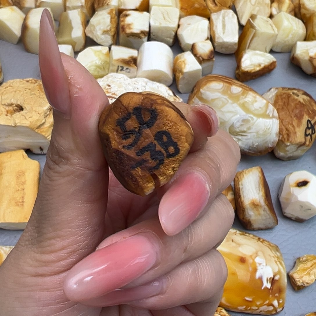 定制琥珀未镶嵌闫****l蜜蜡