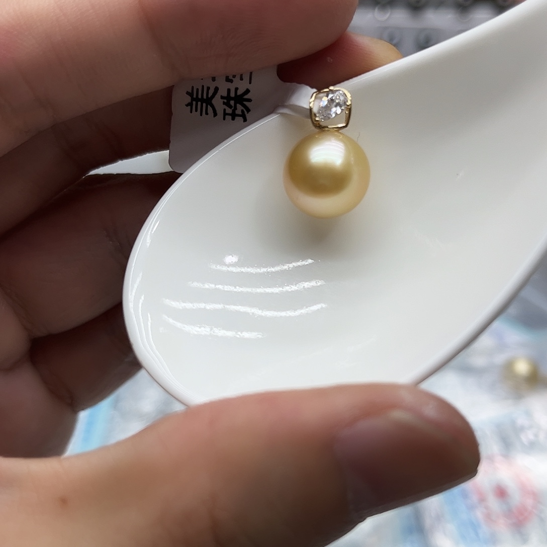 颈饰18K金镶嵌海水珍珠