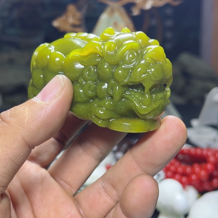 蛇纹石玉手把件未镶嵌