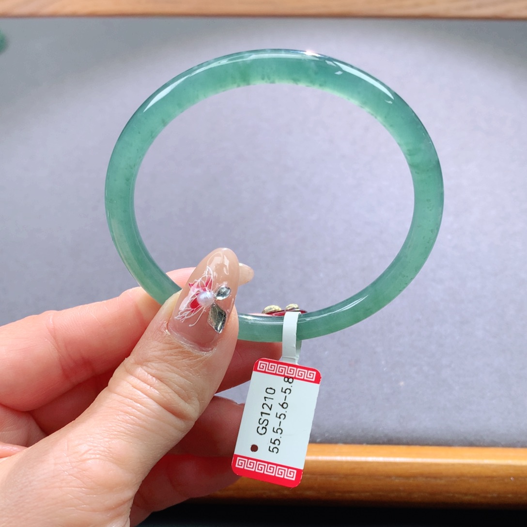 翡翠手镯未镶嵌天然翡翠手镯