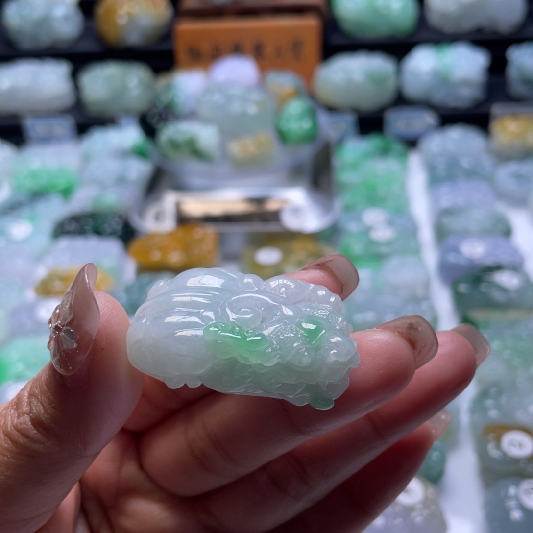 翡翠颈饰未镶嵌貔貅