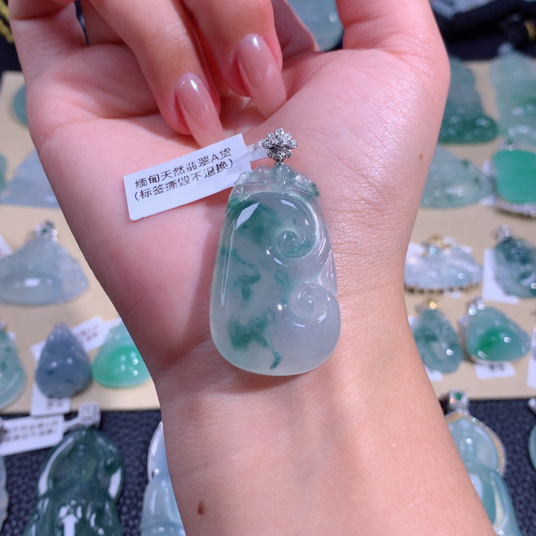 翡翠吊坠(不含链)18K金镶嵌