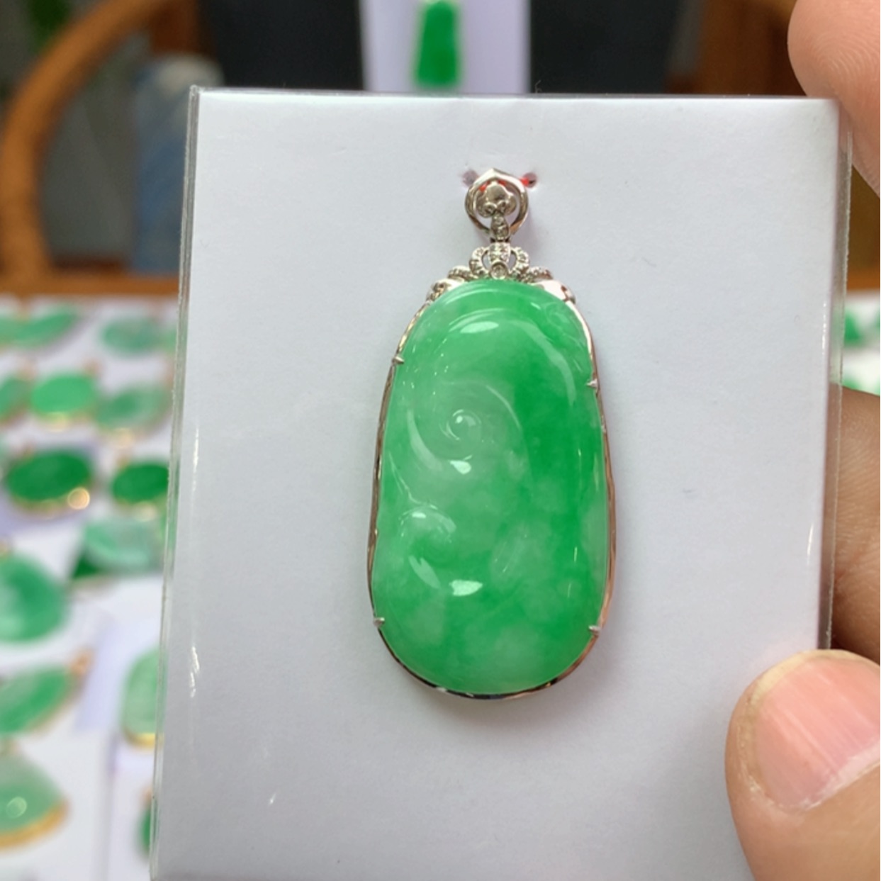 【闪购商品】翡翠颈饰18K金镶嵌翡翠