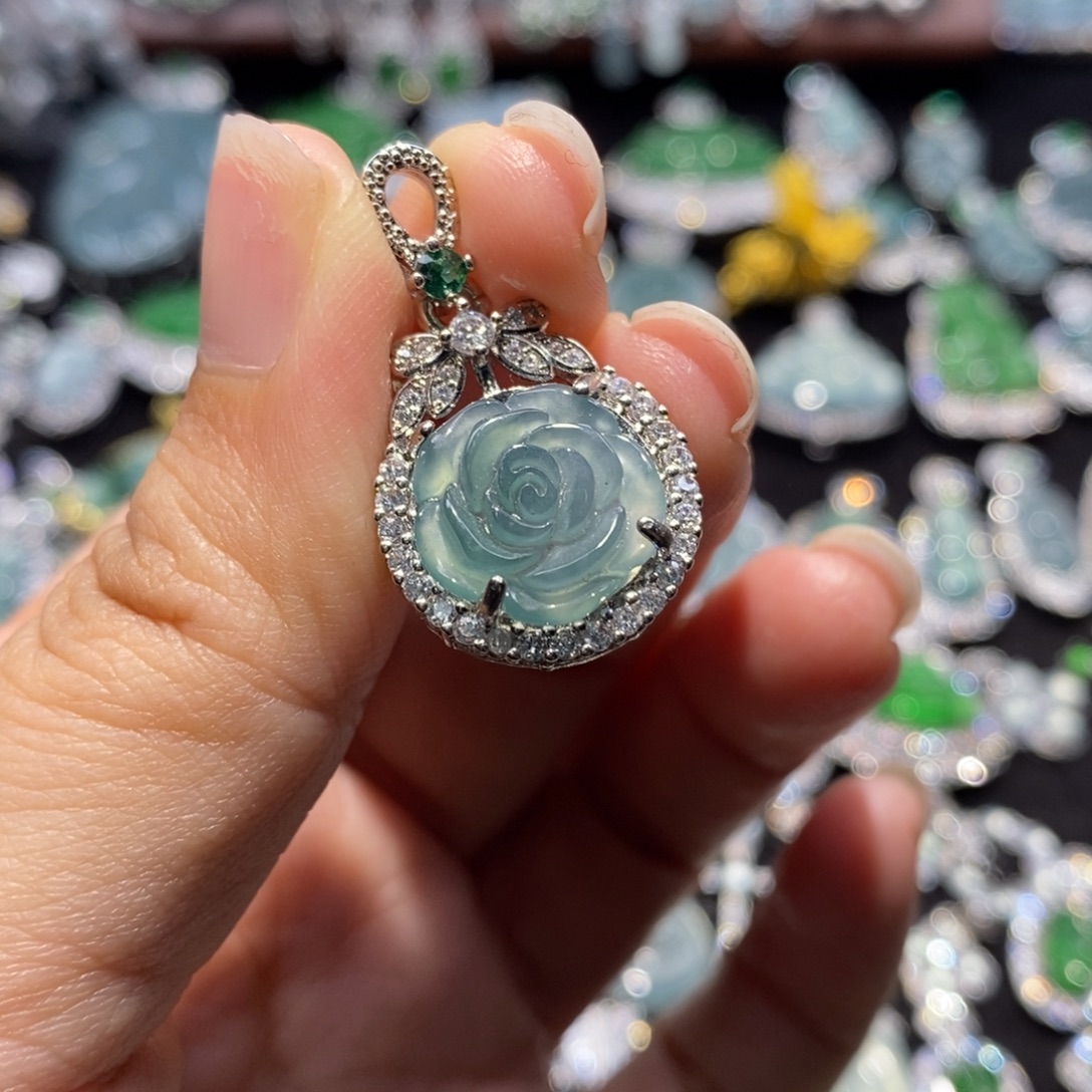 翡翠未镶嵌颈饰翡翠