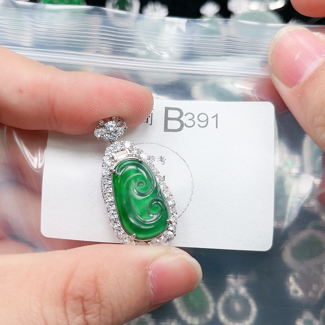 翡翠颈饰未镶嵌翡翠391