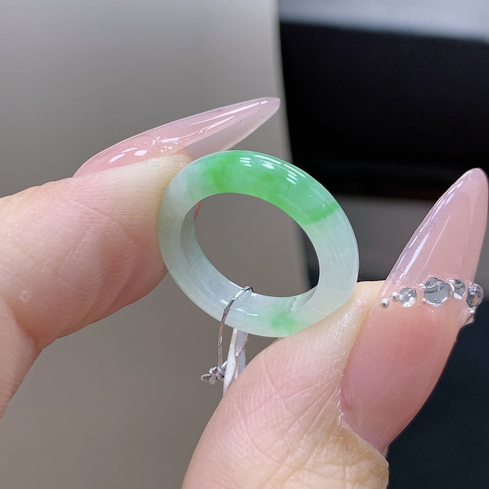 3号  小圈口白底青细条缅甸翡翠A货戒圈  内径13.4-3.6-3.1