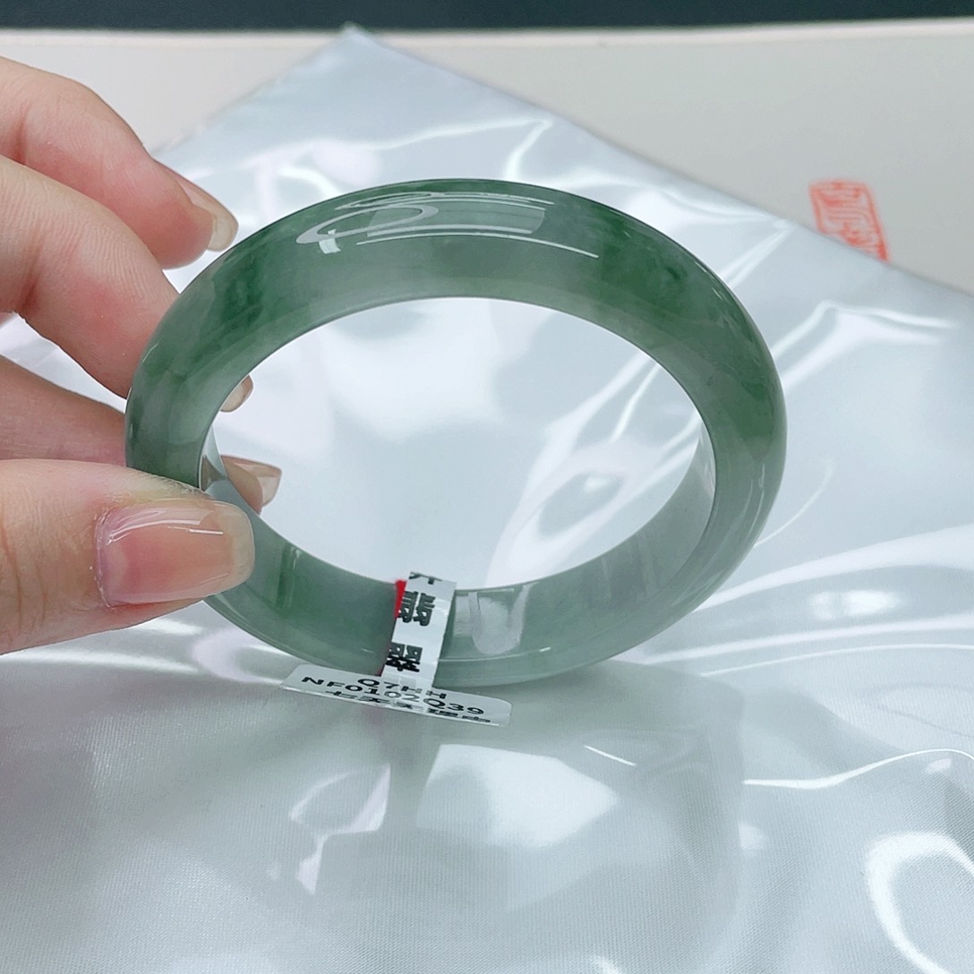 翡翠手镯未镶嵌正56