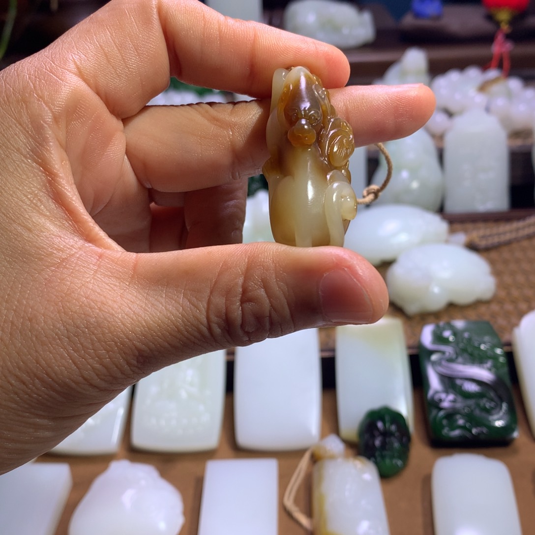 和田玉未镶嵌颈饰