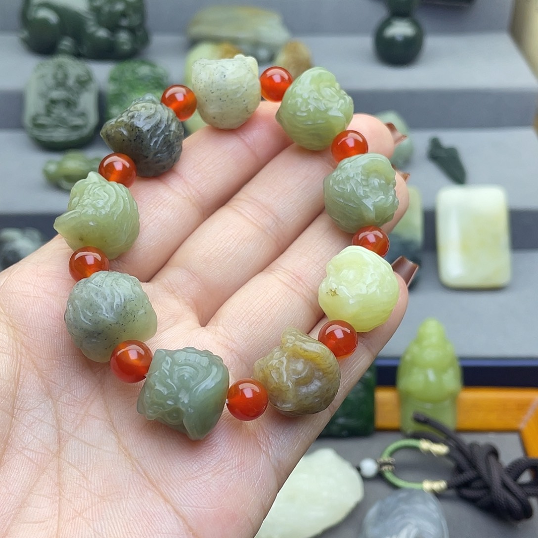 *****和田玉未镶嵌颈饰