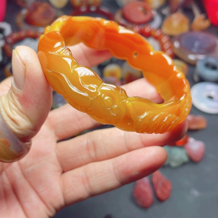 玛瑙/玉髓手镯未镶嵌彬*?