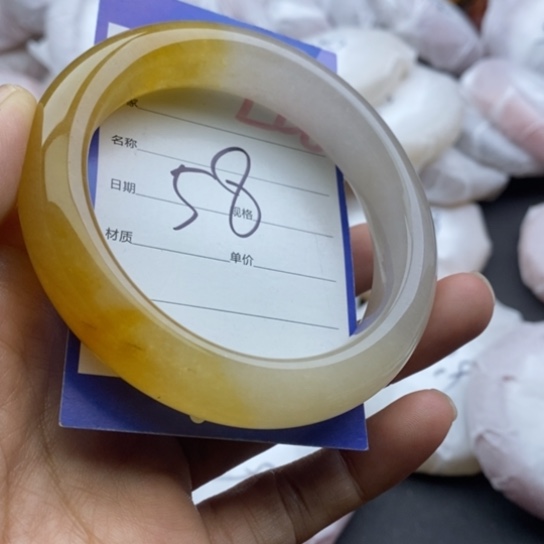 石英质玉未镶嵌手镯