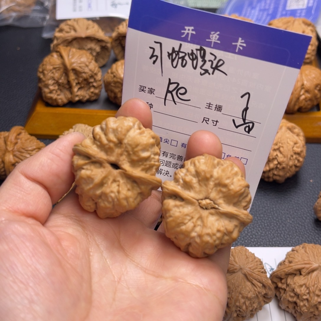 桃核把件R*.蛤蟆头37。  肚40。 孟
