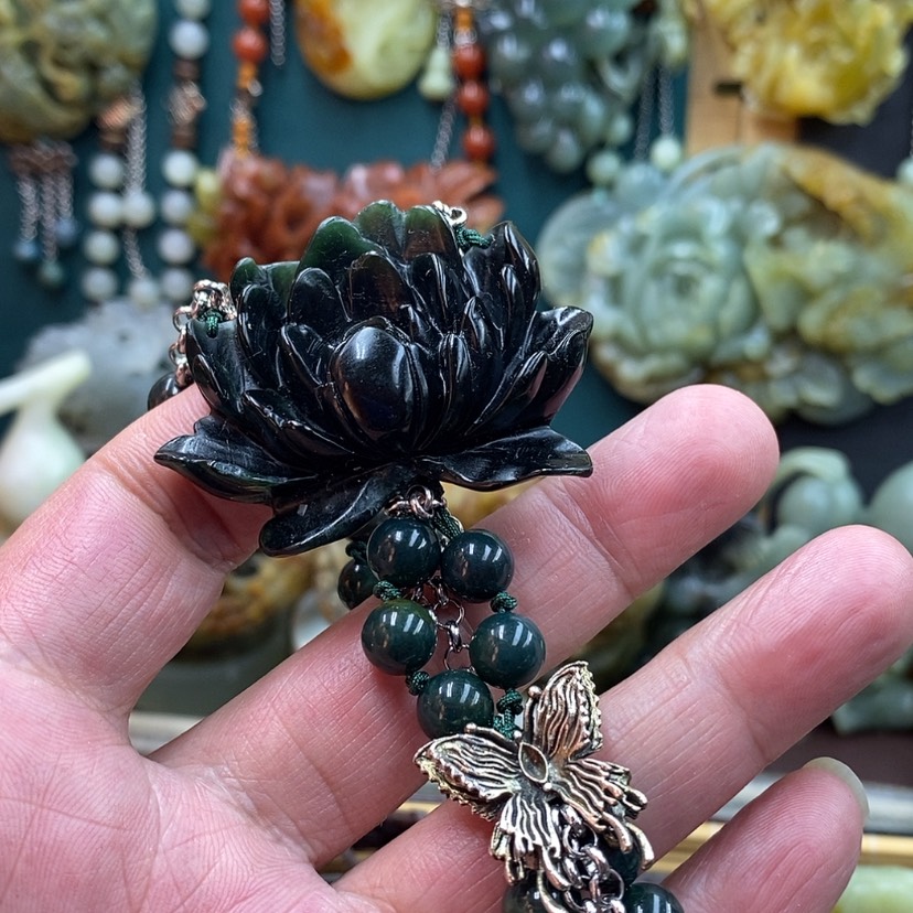 【闪购商品】未镶嵌蛇纹石玉手牌