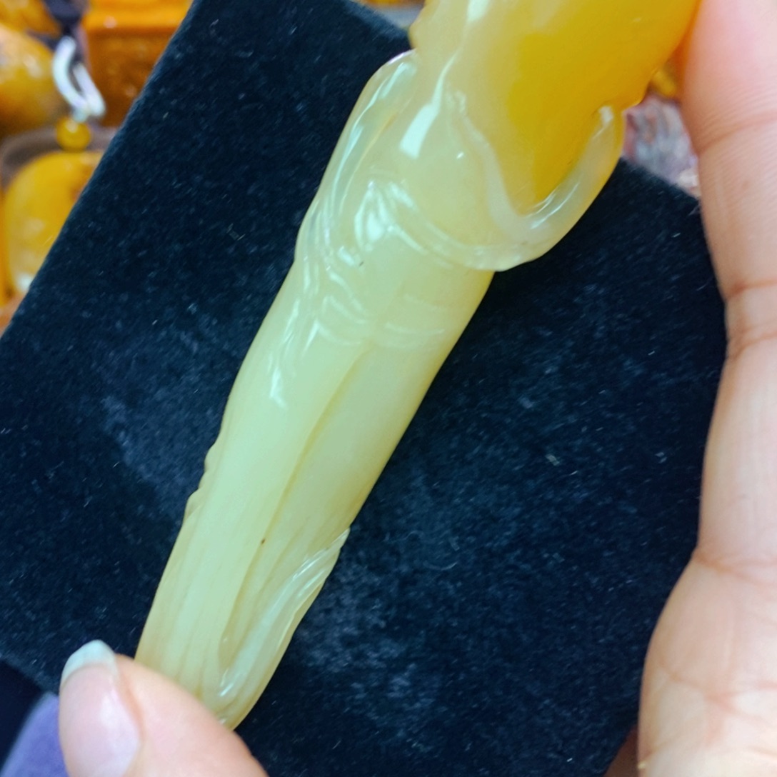 未镶嵌石英质玉（黄龙玉）项链