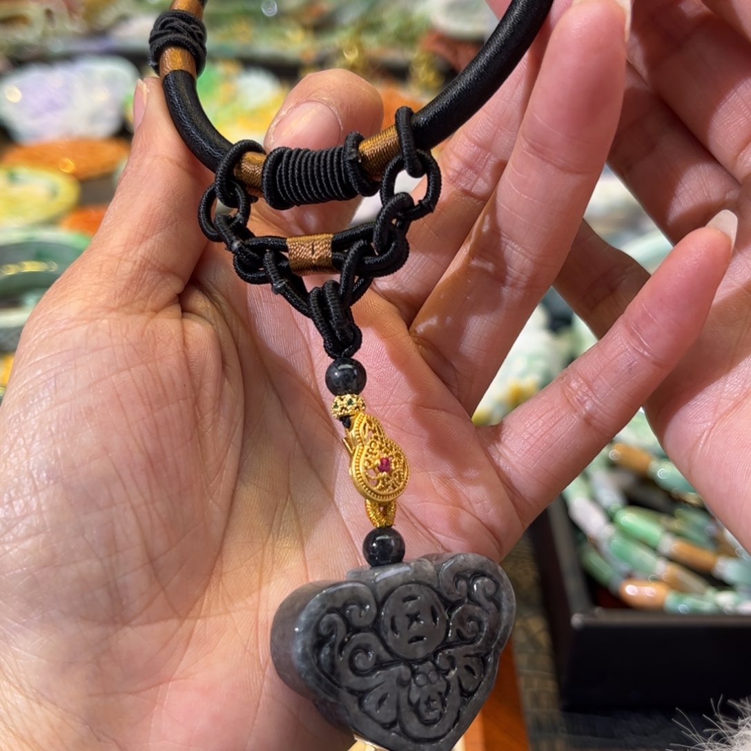 翡翠颈饰未镶嵌待编款
