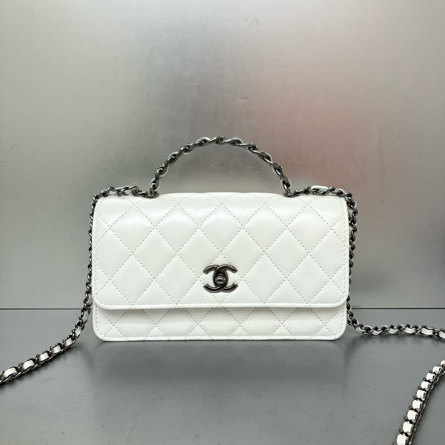 99新 Chanel/香奈儿 香奈儿 水钻手柄皱纹牛皮woc白 99新