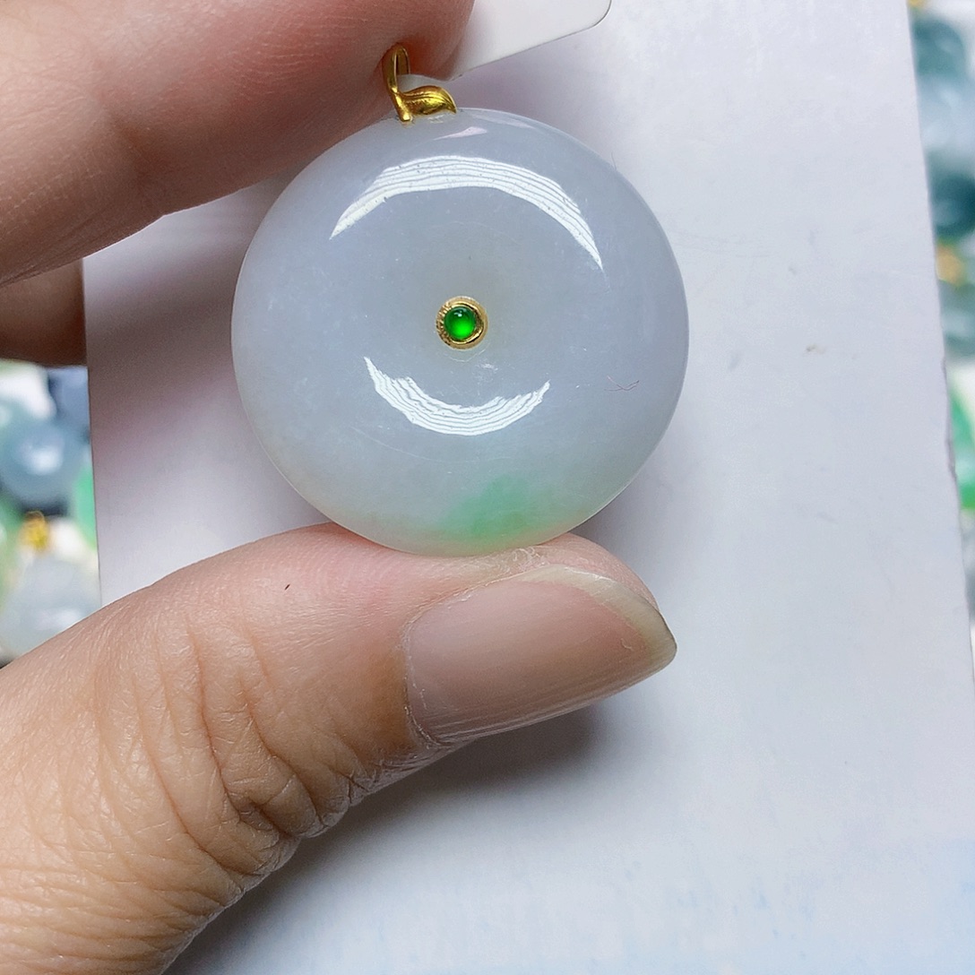 翡翠18K金镶嵌颈饰平安扣