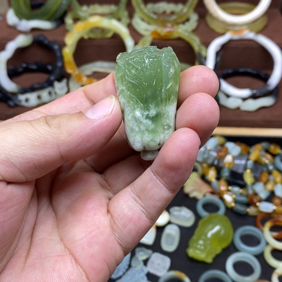 蛇纹石玉吊坠(赠链)未镶嵌