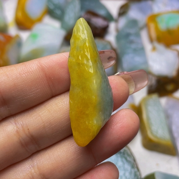 翡翠挂件未镶嵌翡翠