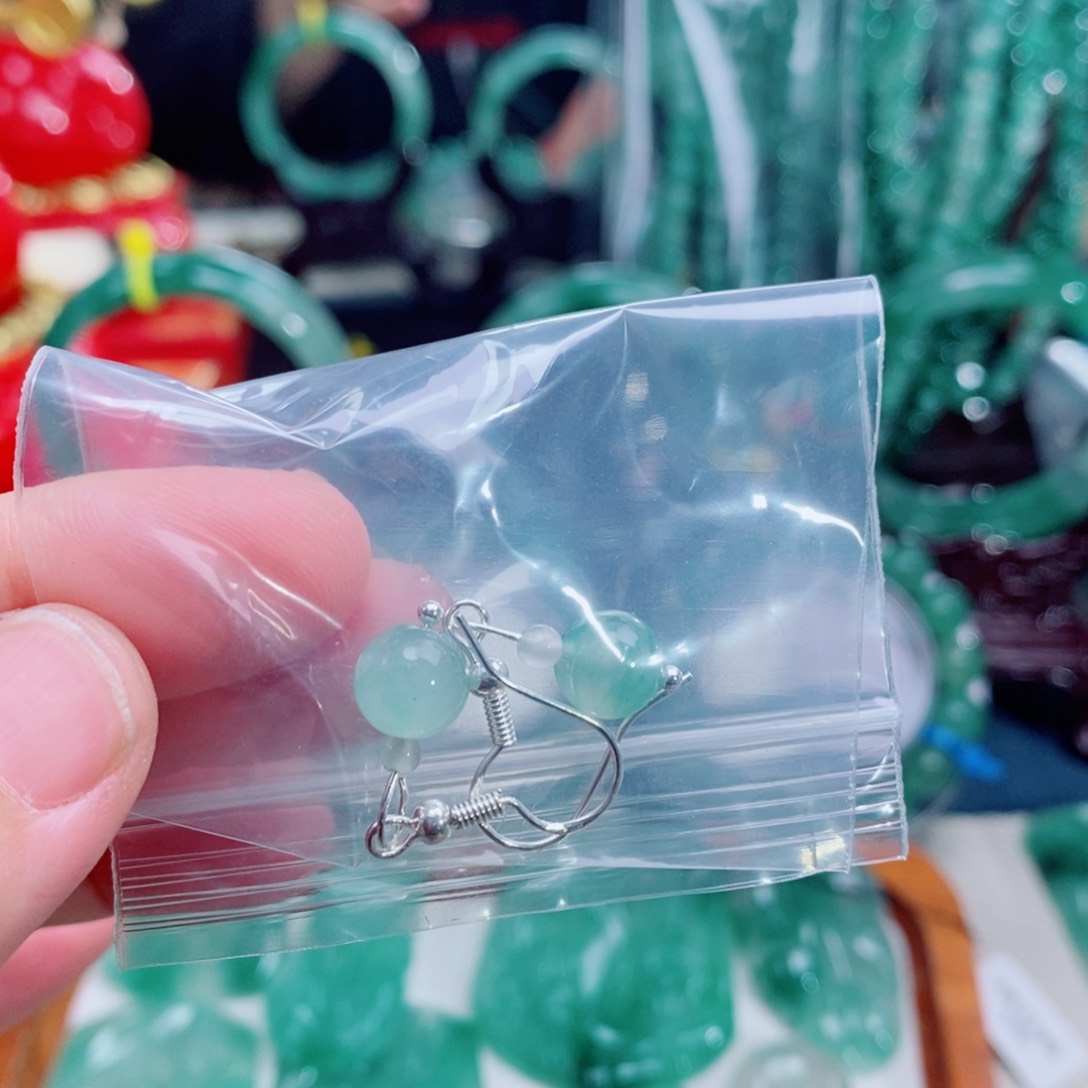 石英质玉颈饰未镶嵌