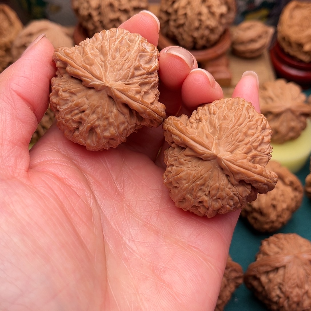 文玩核桃把件白狮子